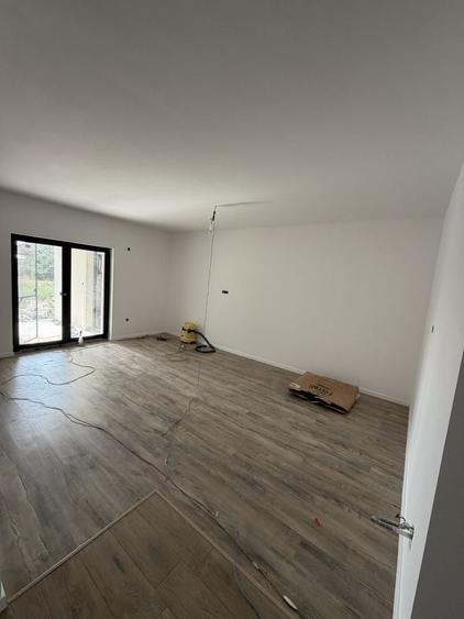 Casă cu 3 camere în Albina