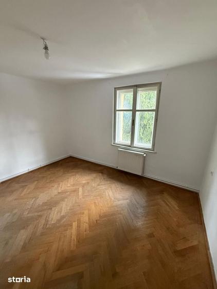 Apartament cu 3 camere semidecomandat în Andrei Mureșanu