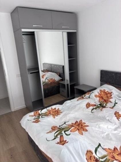 Apartament cu 3 camere decomandat, mobilat în Ozana