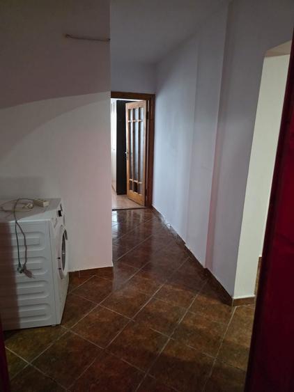 Apartament cu 3 camere decomandat în Exterior Vest