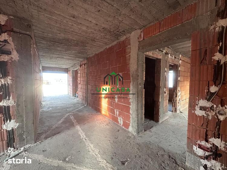 Casă cu 5 camere cu Teren 1000 Mp în Central