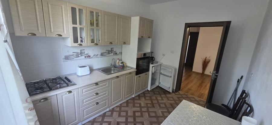Casă individuală cu 6 camere cu Canalizare în Malu Mare