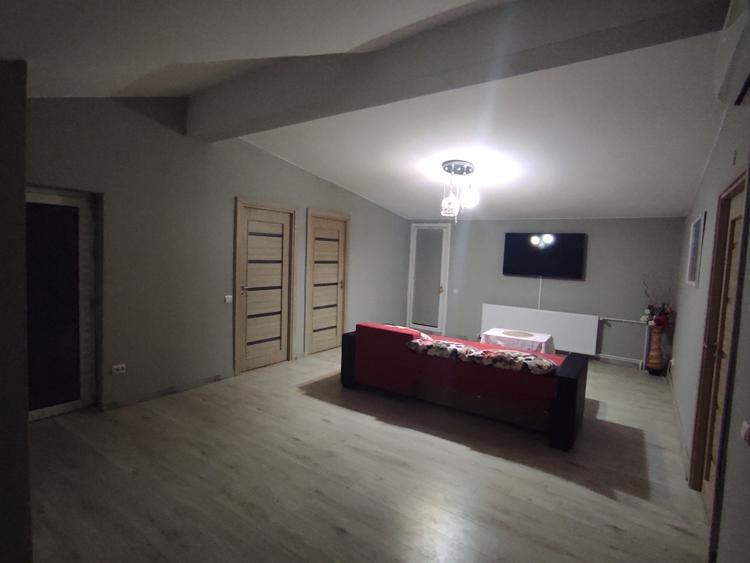 Casă individuală cu 9 camere cu Piscina în Dristor