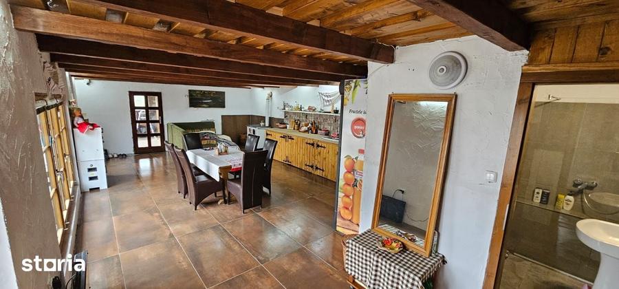 Casă cu 7 camere semidecomandat cu Teren 3900 Mp în Șuncuiuș