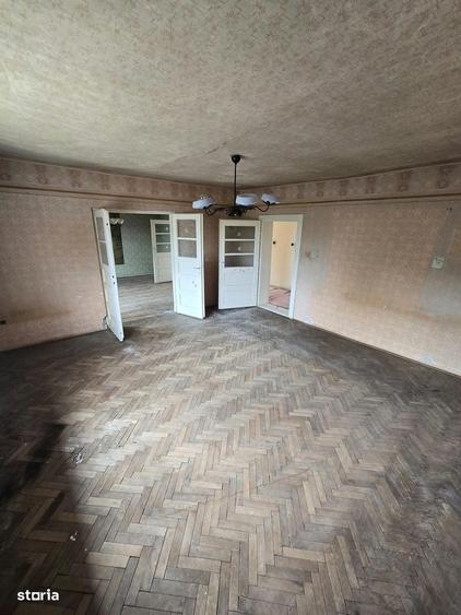 Casă cu 4 camere în Central