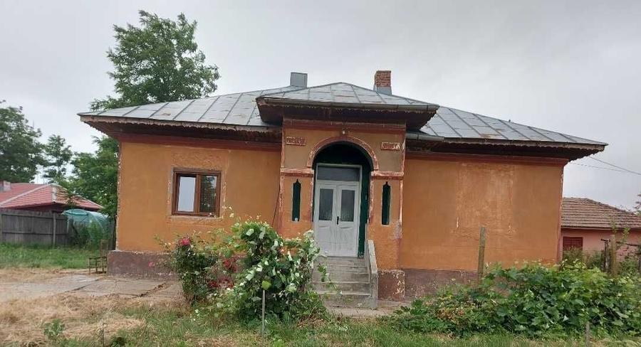 Casă cu 4 camere în Coconi