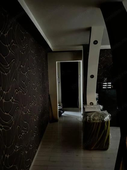 Apartament cu 3 camere decomandat în Drumul Taberei