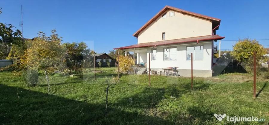 Casă cu 5 camere cu Teren 1300 Mp în Valea