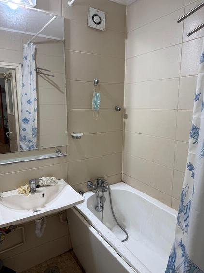 Apartament cu 3 camere semidecomandat în Drumul Taberei