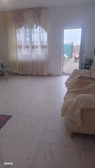 Casă cu 4 camere în Năvodari