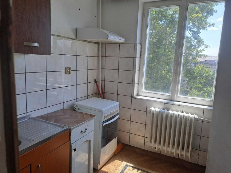 Apartament cu 3 camere decomandat în Complex Studențesc