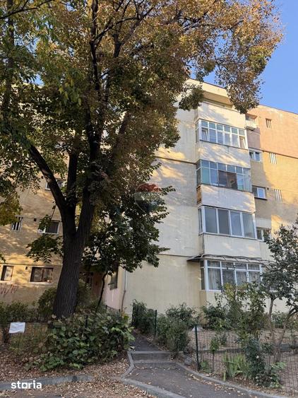 Apartament cu 2 camere decomandat în Calea București