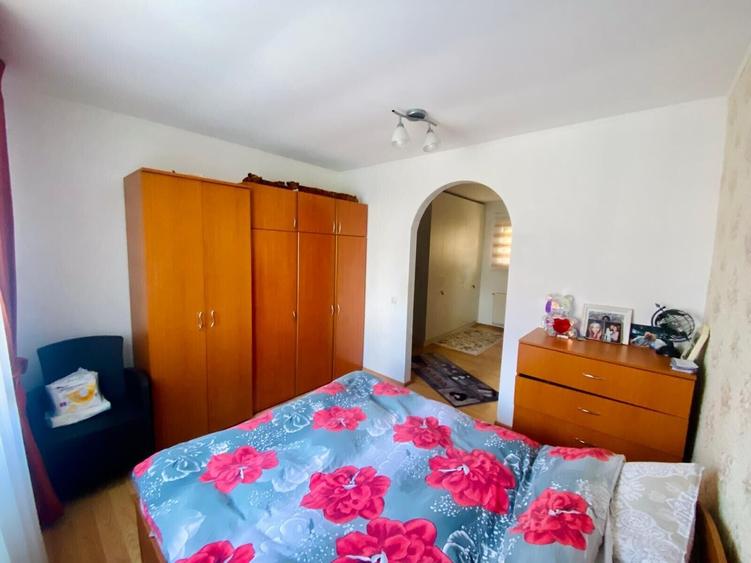 Apartament cu 3 camere decomandat, mobilat în Central