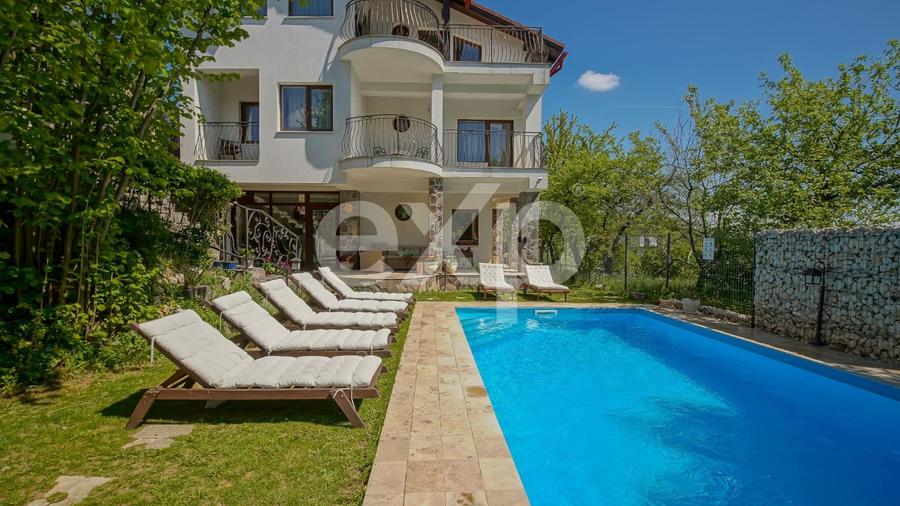 Casă individuală cu 11 camere cu Piscina în Drumul Poienii