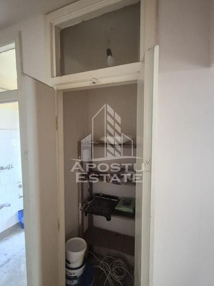 Apartament cu 3 camere decomandat în Lipovei