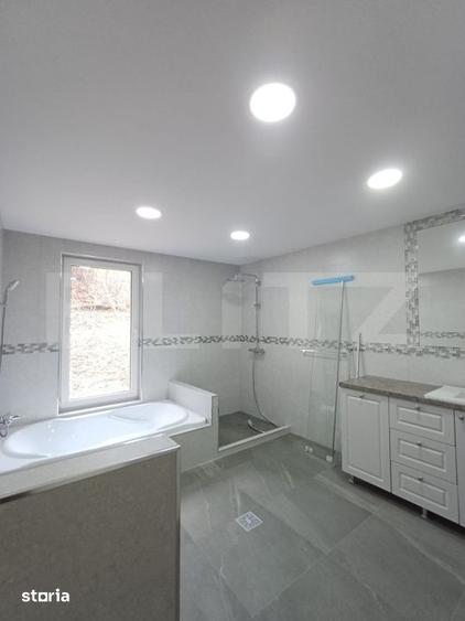 Casă cu 5 camere cu Teren 1590 Mp în Luna