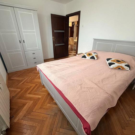 Apartament cu 3 camere semidecomandat în Decebal
