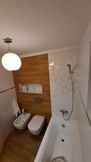 Duplex cu 5 camere cu Canalizare în Central