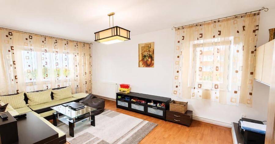Apartament cu 3 camere decomandat în Scriitorilor