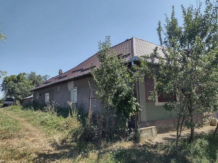 Casă cu 3 camere cu Teren 1000 Mp în Rogoz