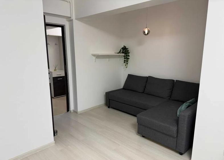 Apartament cu 2 camere semidecomandat, mobilat în Păcii