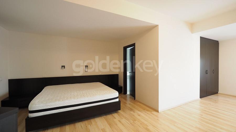 Penthouse cu 5 camere decomandat, mobilat în Aviației