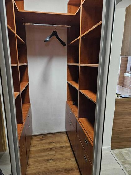 Apartament cu 3 camere decomandat în Exterior Vest