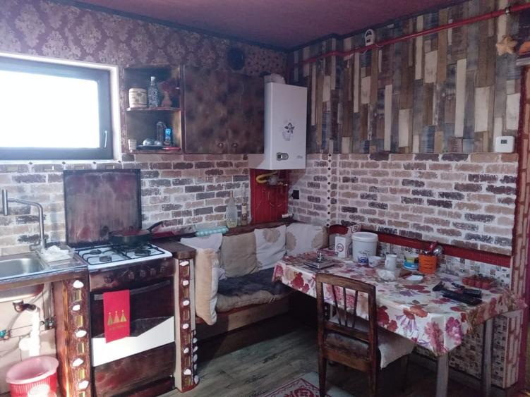 Casă individuală cu 4 camere cu Canalizare în Mohu