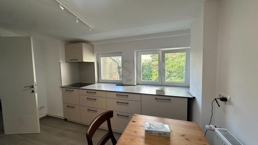 Apartament cu 4 camere decomandat în 1 Mai
