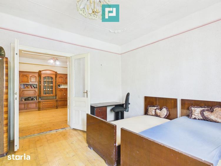 Casă cu 4 camere cu Teren 4427 Mp în Central