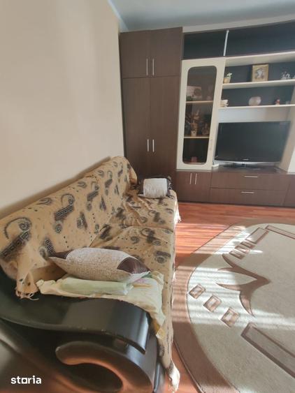 Apartament cu 3 camere decomandat în Micro 4