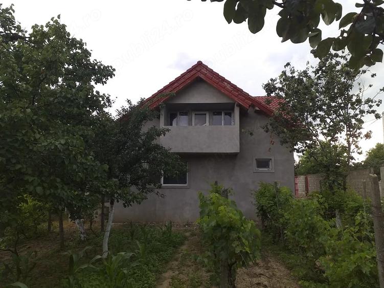 Casă cu Teren 1000 Mp în Mătești