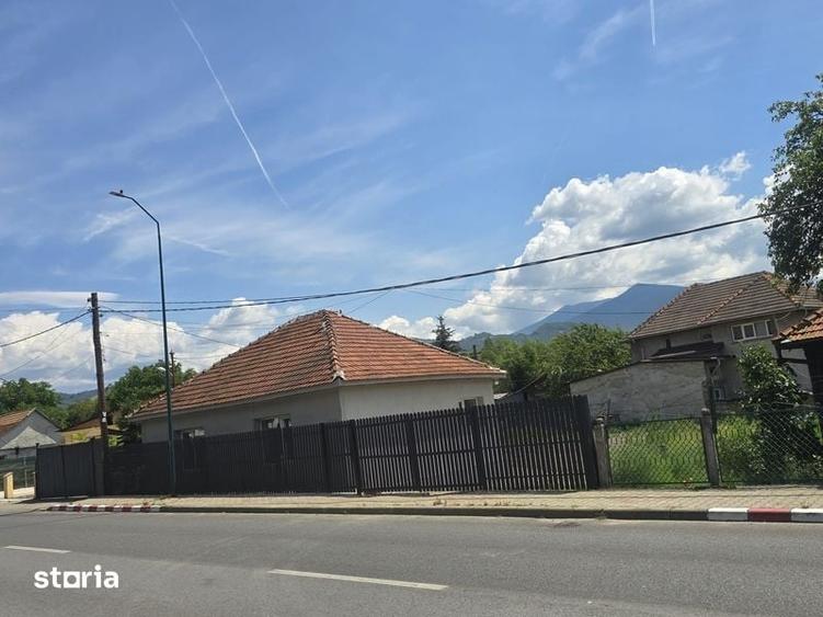 Casă cu 2 camere cu Teren 760 Mp în Central