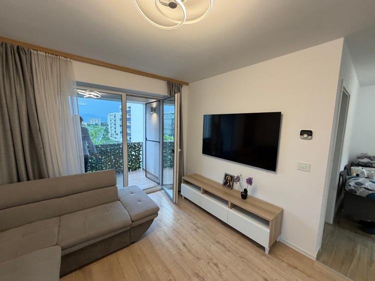 Apartament cu 2 camere decomandat în Tractorul