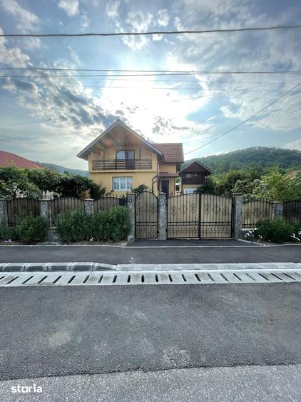 Casă cu 3 camere cu Teren 600 Mp în Central