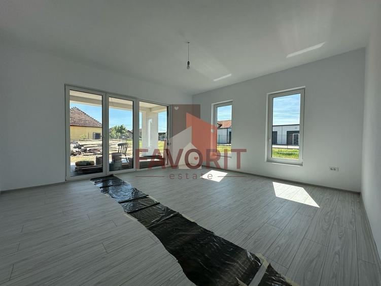 Duplex cu 4 camere cu Canalizare în Săcălaz