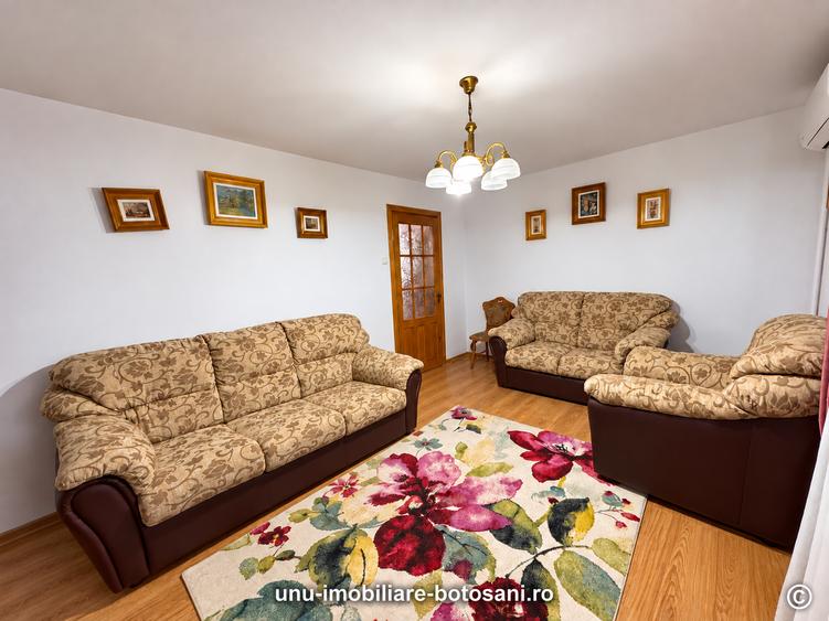 Apartament cu 3 camere decomandat în Sud-Vest