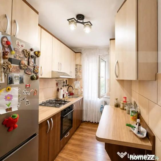 Apartament cu 3 camere semidecomandat în Central