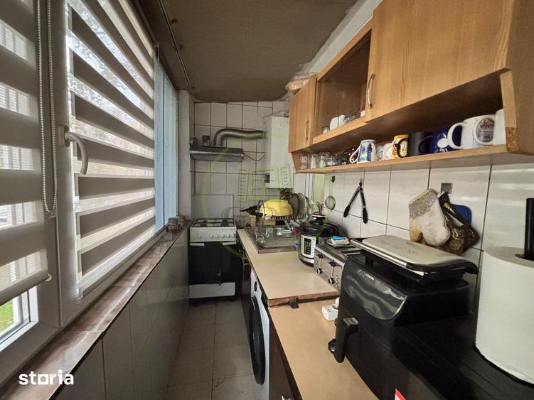 Apartament cu 2 camere semidecomandat în Craiovița Nouă