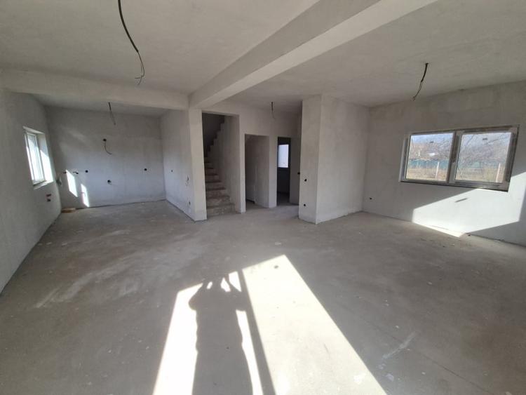 Duplex cu 4 camere cu Canalizare în Gilău