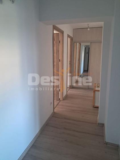 Apartament cu 3 camere decomandat în Micro 6