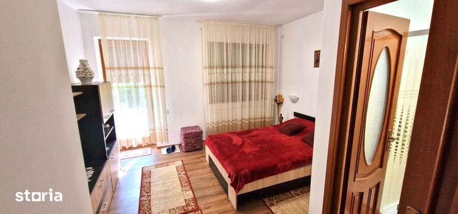 Casă cu 5 camere cu Teren 338 Mp în Sud