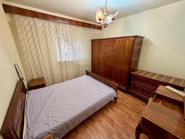 Apartament cu 3 camere decomandat, mobilat în Cetate