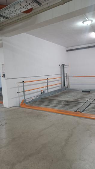Apartament cu 3 camere semidecomandat în Decebal