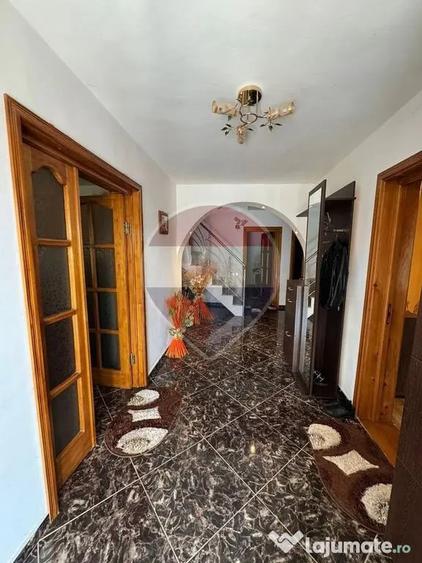 Casă cu 6 camere cu Teren 1526 Mp în Bolotești