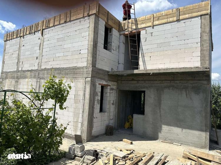 Casă cu 5 camere cu Teren 750 Mp în Central
