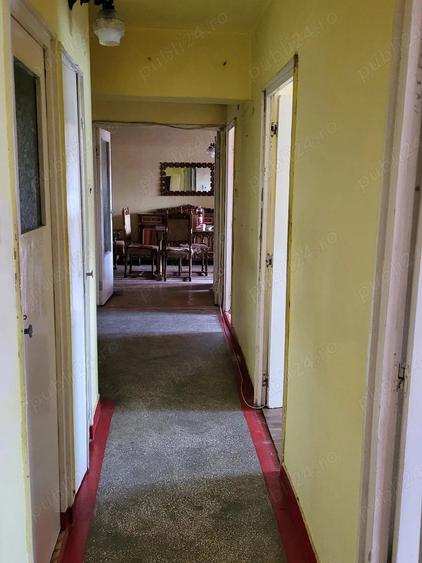 Apartament cu 3 camere decomandat în Petros