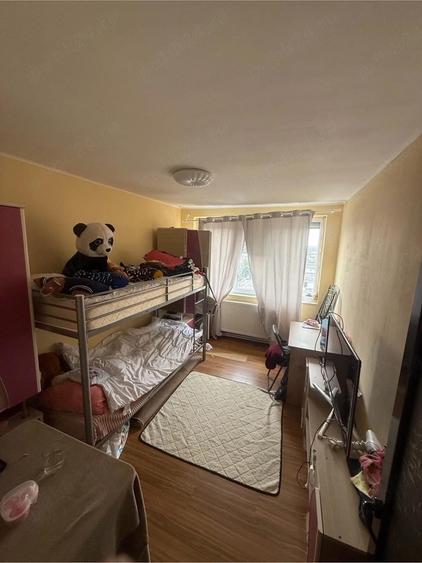 Apartament cu 3 camere în Viziru 1