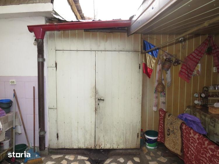 Casă cu 4 camere decomandat cu Canalizare în Central
