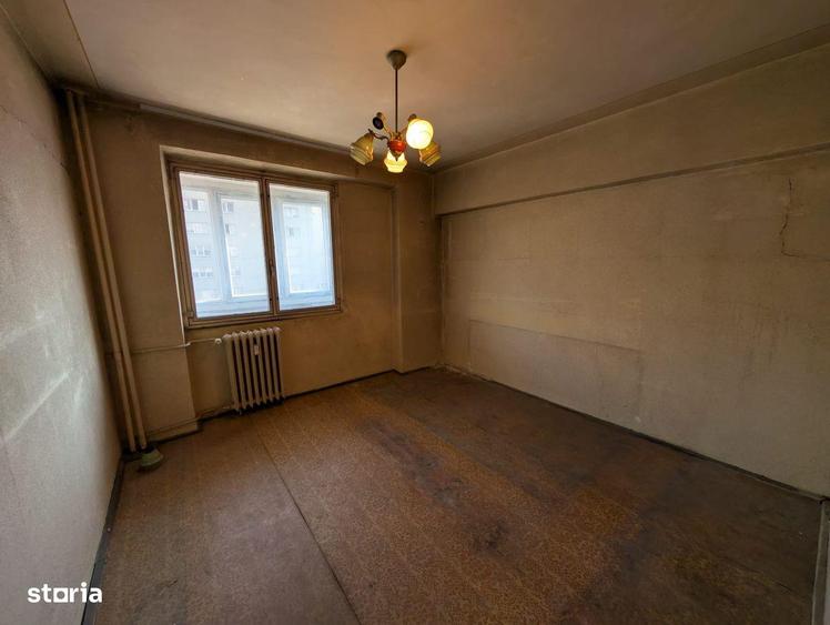 Apartament cu 3 camere decomandat în Tei